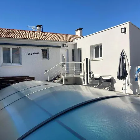 L'augustemile Au Bord De L'eau