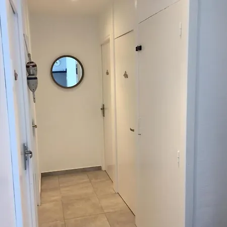 L'augustemile Au Bord De L'eau