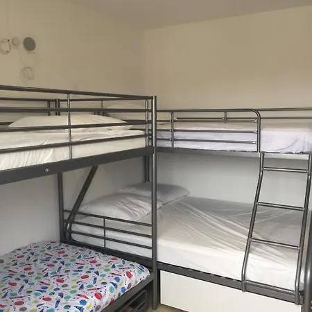 L'augustemile Au Bord De L'eau