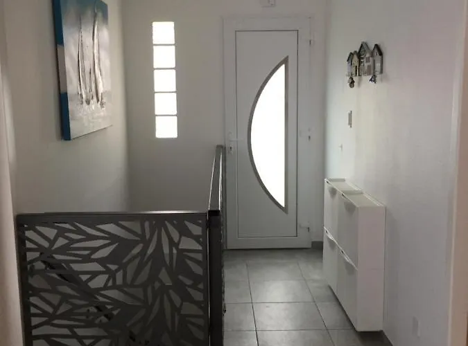 L'augustemile Au Bord De L'eau * لا ترانش سور مير