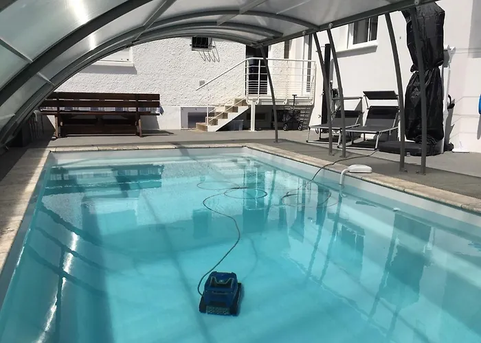 L'augustemile Au Bord De L'eau