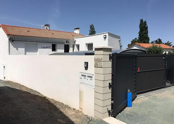 بيت للعطل L'augustemile Au Bord De L'eau