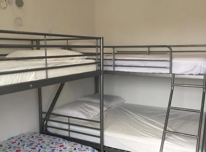 L'augustemile Au Bord De L'eau